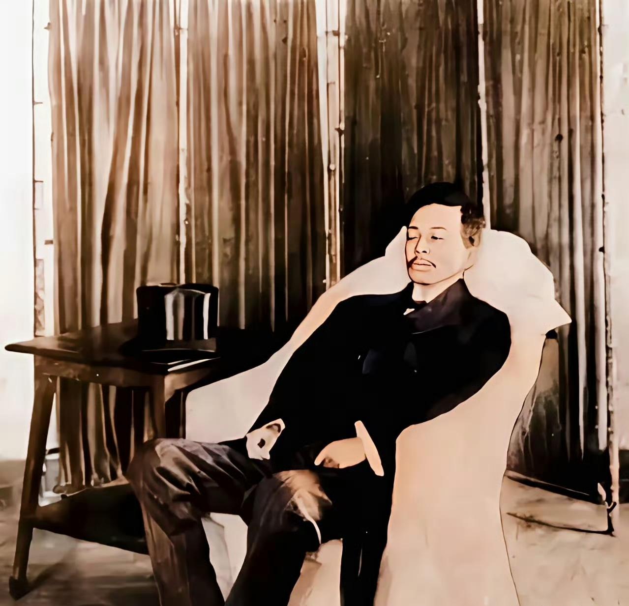 宋教仁遇刺
 
泛黄老照片对比，道尽乱世悲凉。
曾经西装革履、沉稳从容的宋教仁，