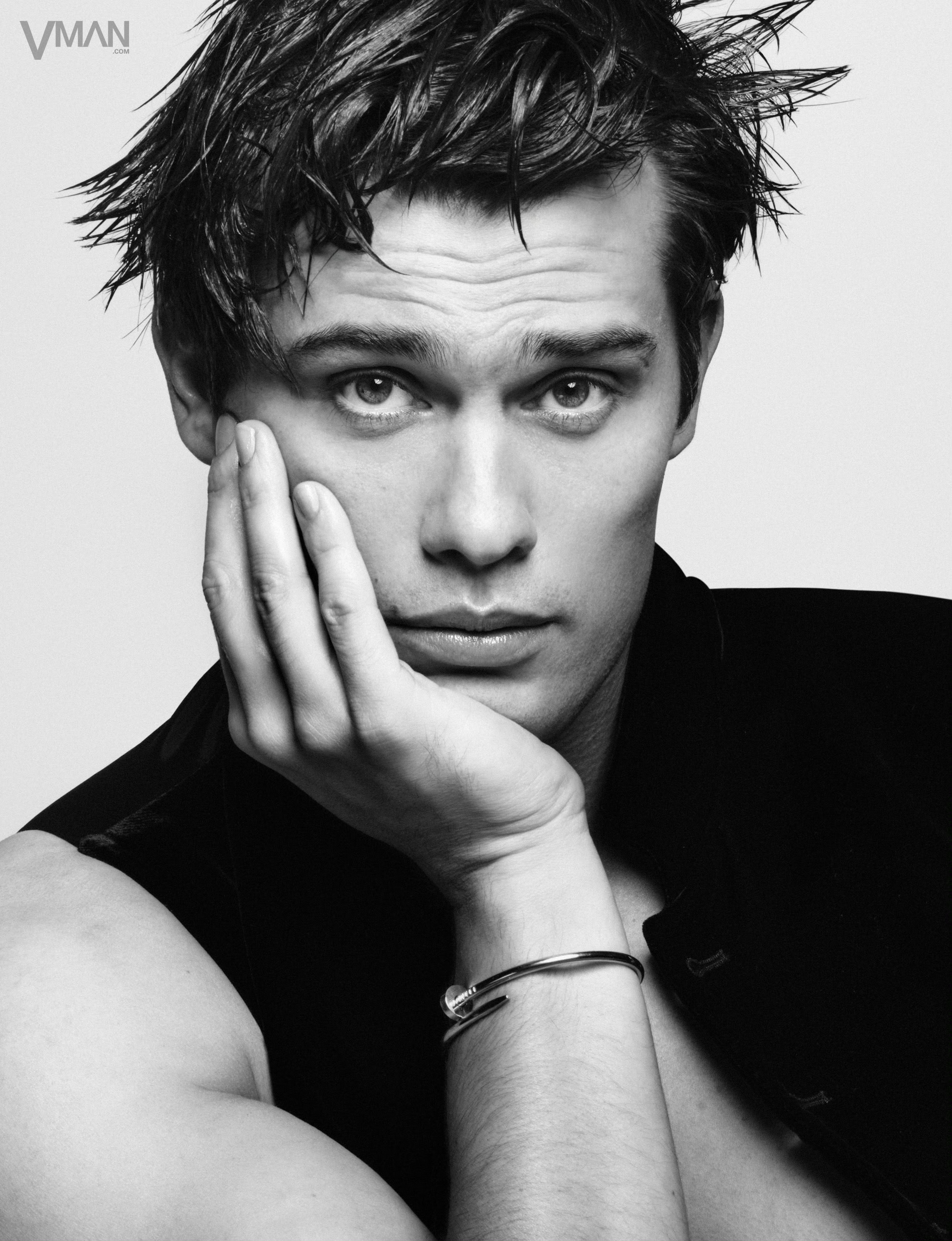 Nicholas Galitzine 📷 V Man 电子刊封面人物，《星条红