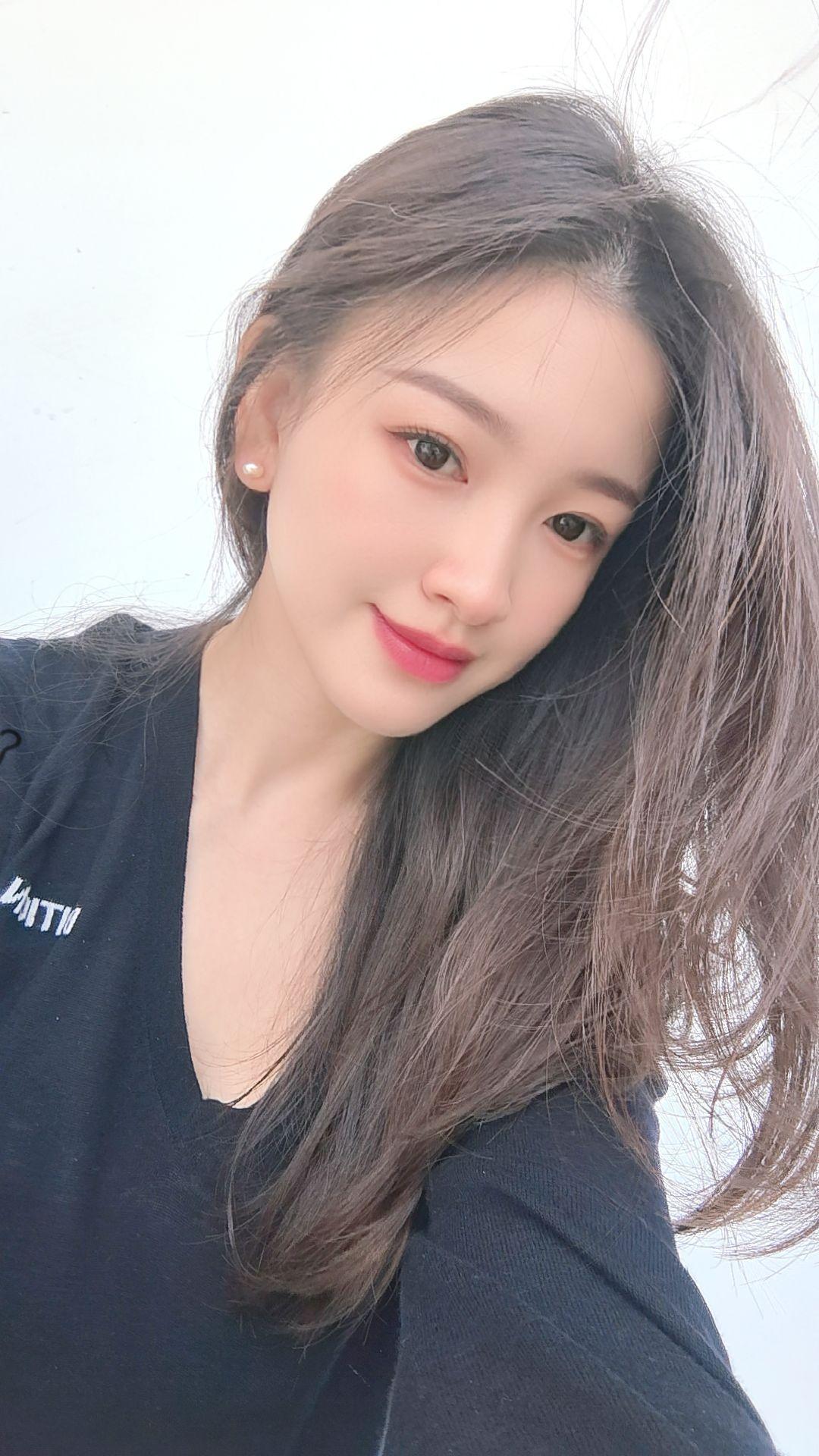最近被这段话共情了: 我们到了一定的年纪，才会发现，人生其实有很多东西...