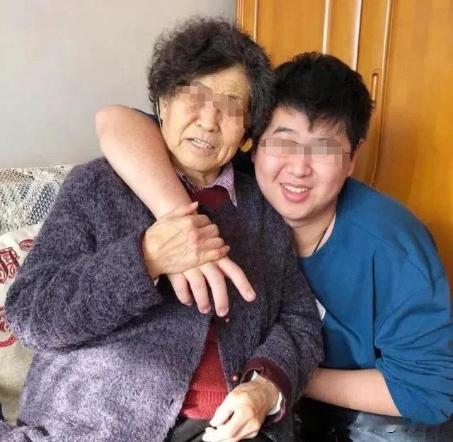 孤单老人的困惑（二十）

钟大姐有一双儿女，本应享受天伦之乐，可现在却在打工中，