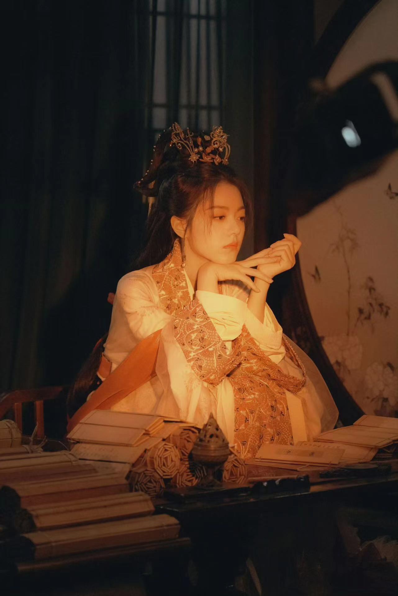 #李蓉花船我包的男人我请的#麦麦饰演的长公主真的太好看了，这次他们在花船上争吵，