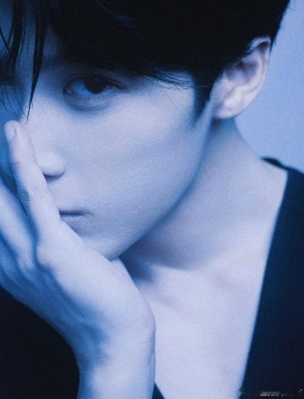 檀健次星光大赏出图，好有创意  堪比杂志大片