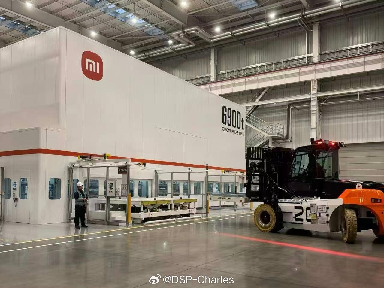 有人问为啥不是9100T标注？因为那是压铸岛…图里的这个6900T是冲压岛[哈哈