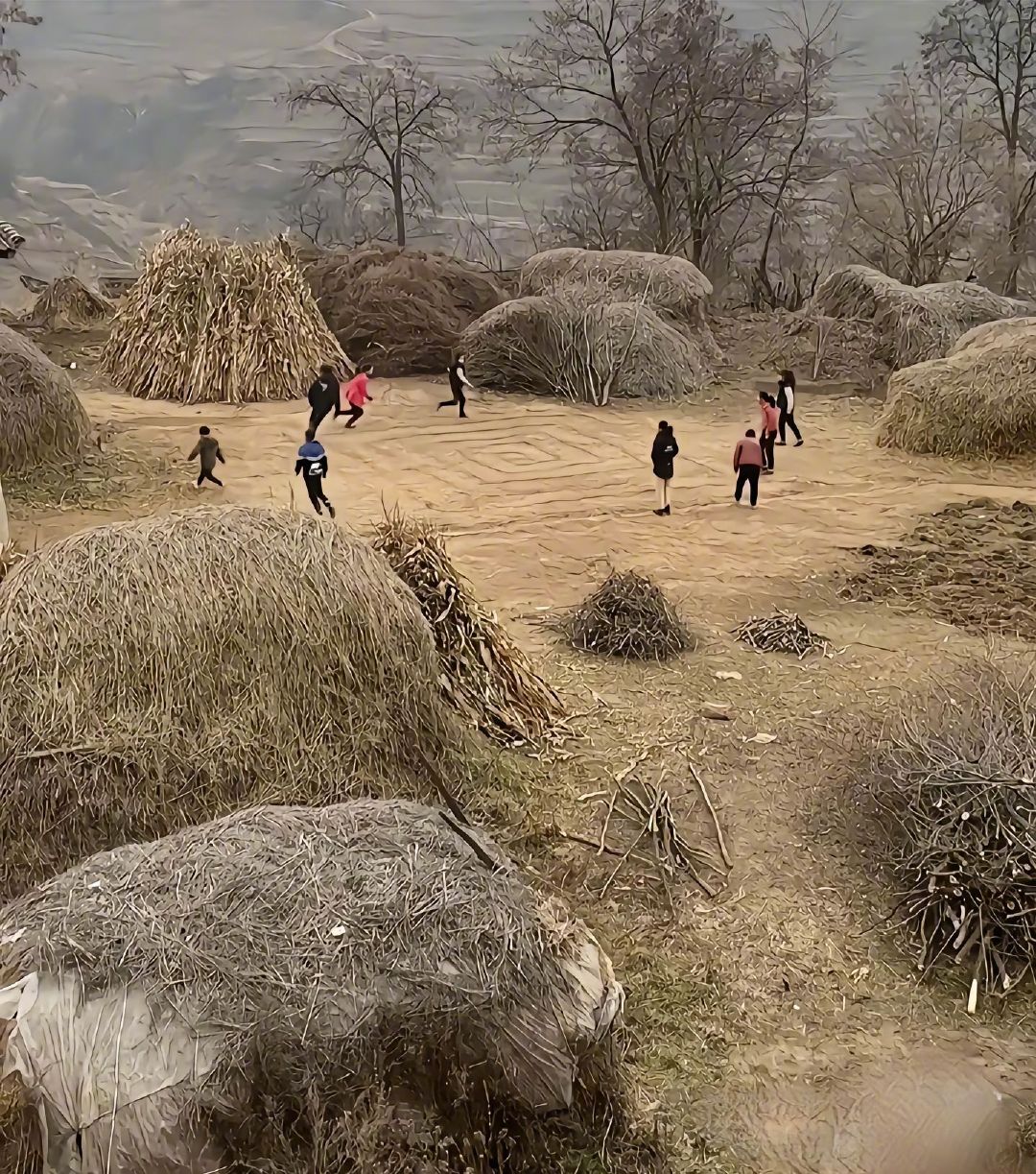 时光匆匆，二十年如一梦。回首往昔，仿佛穿越了一世的沧桑。岁月不老，我们却已不再是