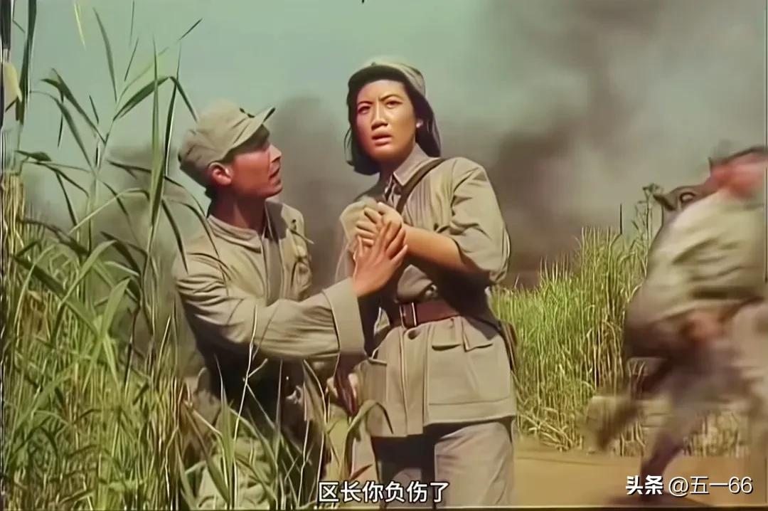 《大河奔流》电影里，李秀明中枪了，为啥还能跑这么长的路，说这么多的话？
观众觉得