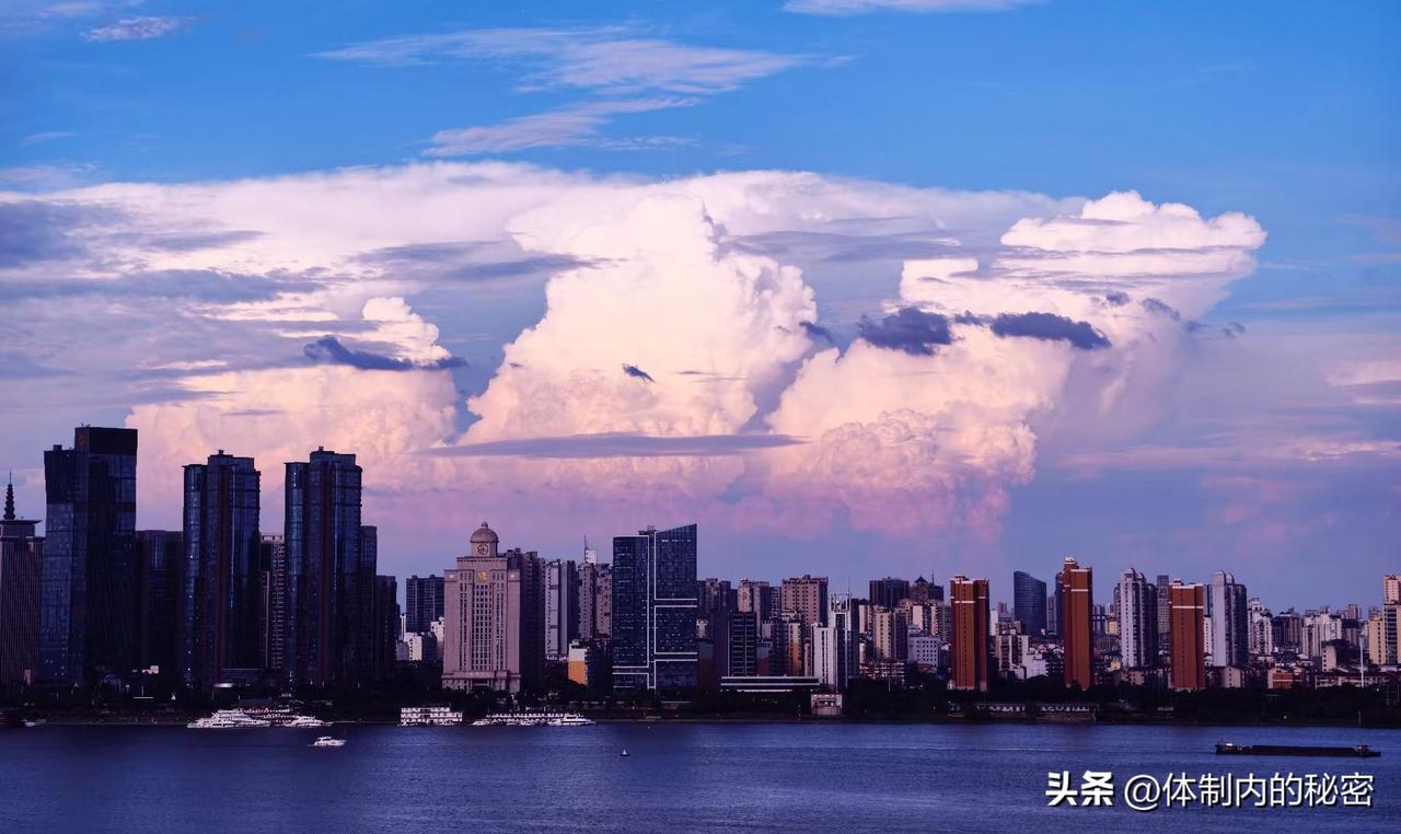 我讲一个压箱底的笑话

有位老奶奶养了条哈士奇，取名叫“哈哈”。

有一天哈士奇