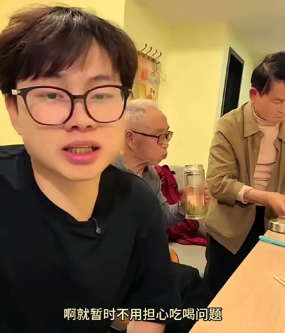 子安寻父：那个被世界抛弃的少年，终于等来迟到的父爱
00后网红子安爆火寻父，看哭