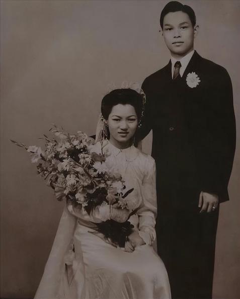 1960年，霍英东要迎娶离婚且带着一个儿子的冯坚妮。原配吕燕妮只说了二个字：“可