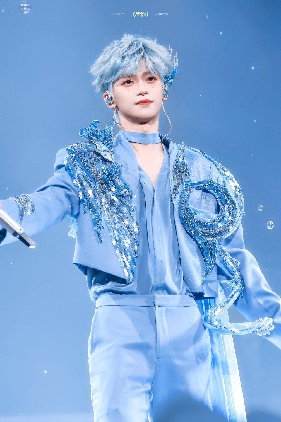 梓渝第一场南京演唱会圆满结束掌声雷动，灯光闪烁⭐梓渝南京首场演唱会落下帷幕期待下