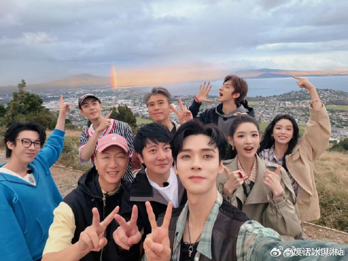 周也圈内口碑越和周也接触越会觉得这个小女孩特别可爱，和大家的暖心互动也是收获了一