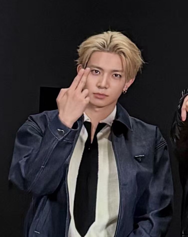 老公我两根我可以的 