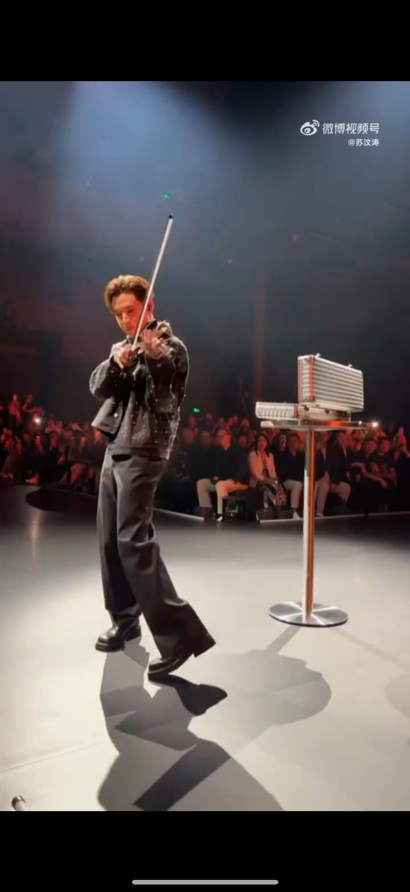 第一次见刘宪华拉小提琴有偷感 论如何把入场式变成行为艺术？刘宪华给出满分答案：用