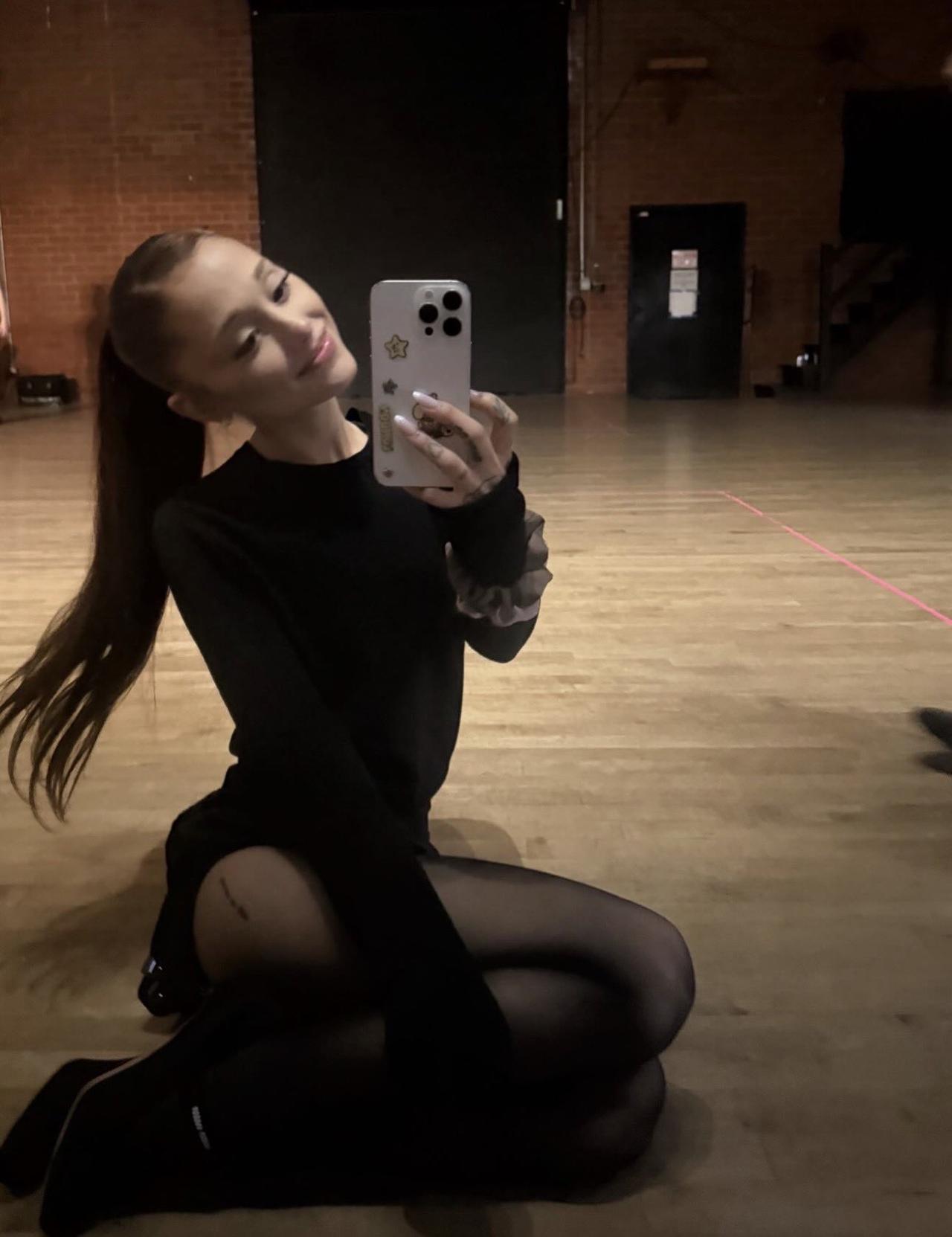Ariana Grande 最新自拍，有点像浪姐的陈凯琳。她现在真的很美丽。