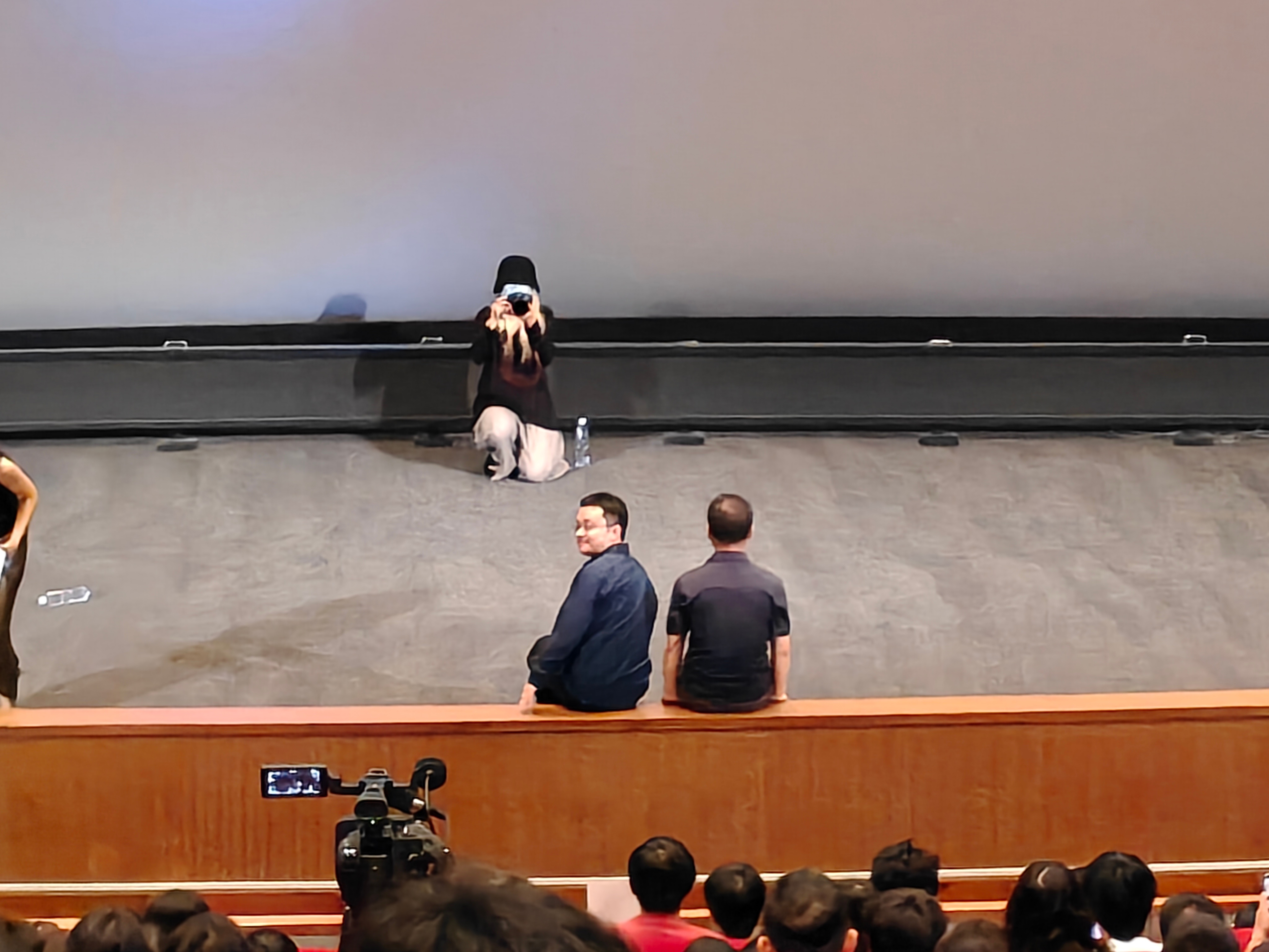 毕赣长片首作路边野餐十周年之际，今天毕赣在自己的作品展活动上说，路边野餐今年夏天