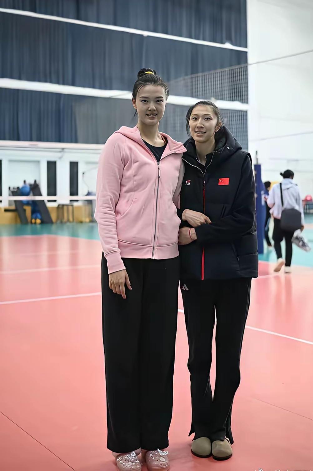 再一次被张常宁感动到破防

大家都知道吴梦洁在世联赛出征前突然受伤，紧接着手术，