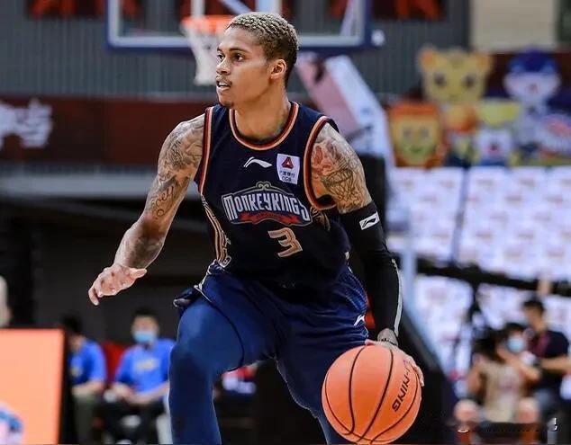 因不满球队战术安排，约瑟夫杨主动提出离队！
今天传来青岛男篮最新消息，外援约瑟夫