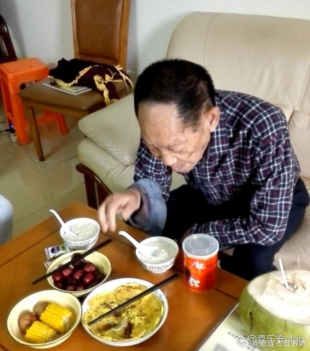#中医话养生[超话]#中国健康生活方式预防心血管代谢疾病指1、谷类为主是平衡膳食