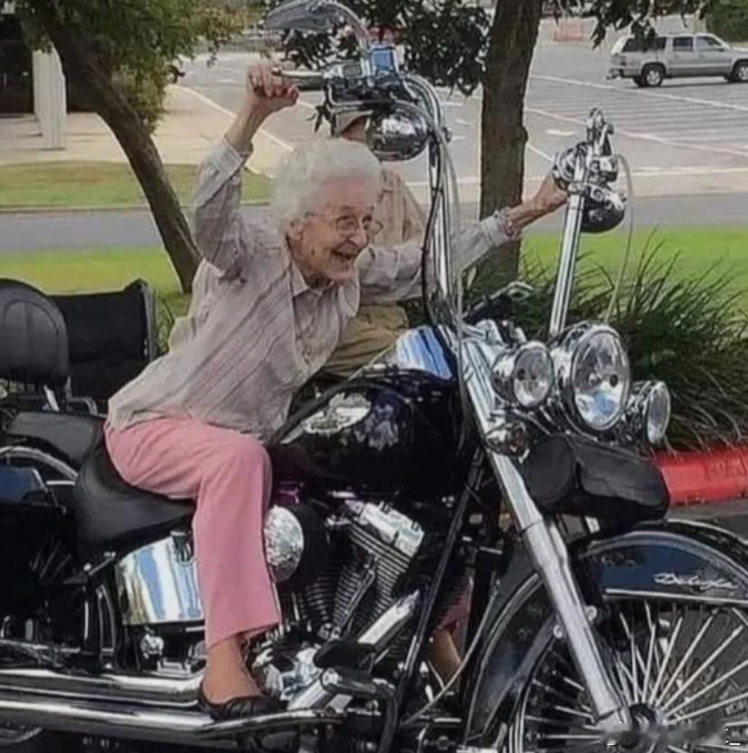 果然人老了干什么都心酸 小时候冲浪网上都是成年人，现在我成年了网上的大家又变未成