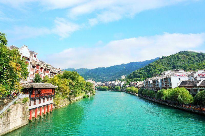 罗伯特·西奥迪尼在《影响力》中写道：“我们一旦做出了一个选择或采取了某种立场，就