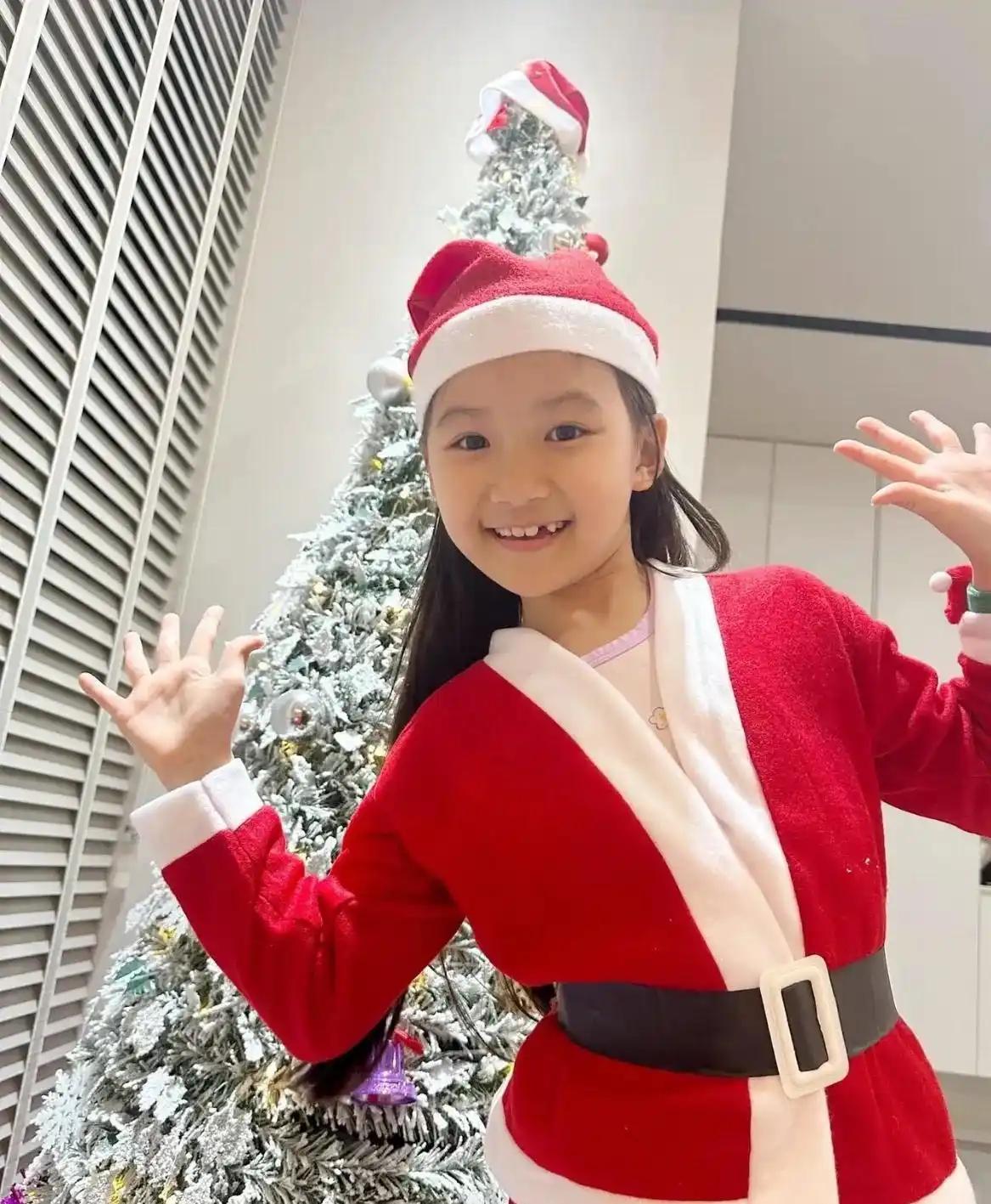 福原爱三个孩子现状：

大女儿8岁，已经开始换牙了，模样很像母亲，有一双灵动的大