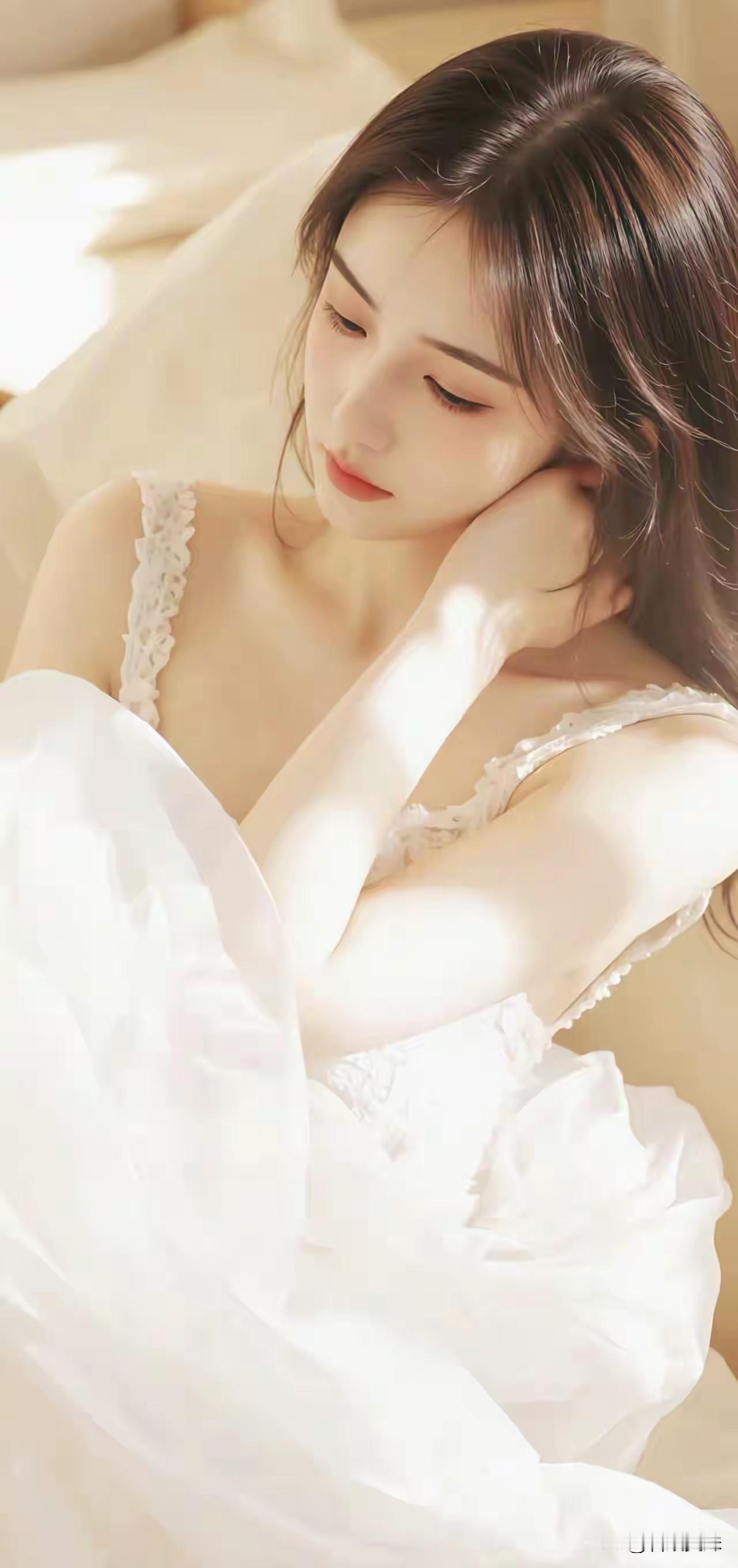 我不喜欢新鲜感，
我喜欢安稳的一切，
如果你有我就够了，
那么我也是！