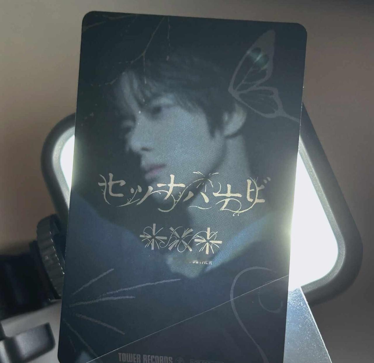 从背面去欣赏也是漂亮极了，恰到好处的🦋
崔杋圭