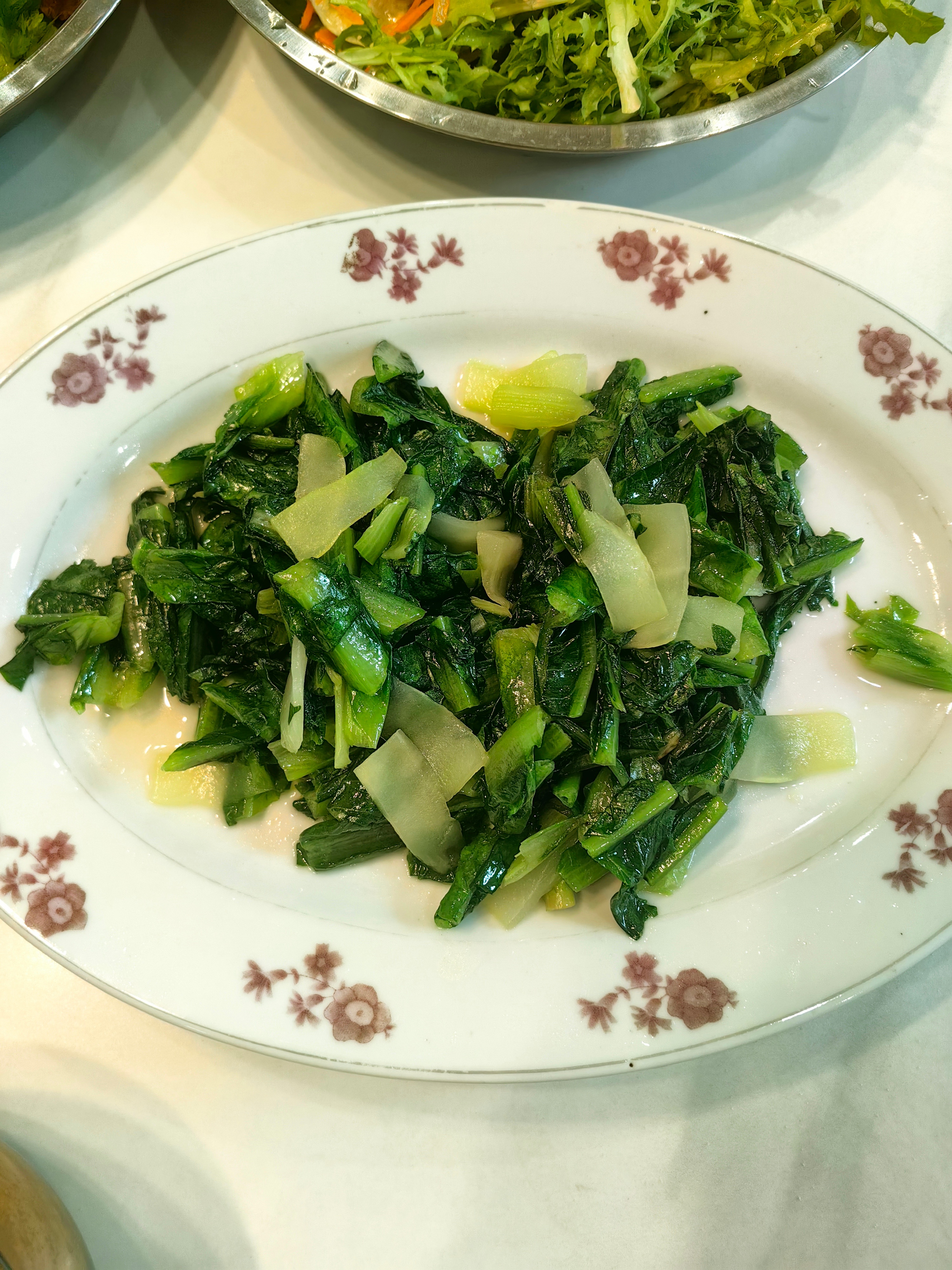 晚餐一荤两素一汤，但除了西红柿和鸡蛋，肉菜都是从家里带来的。 都江堰·百商·绿优
