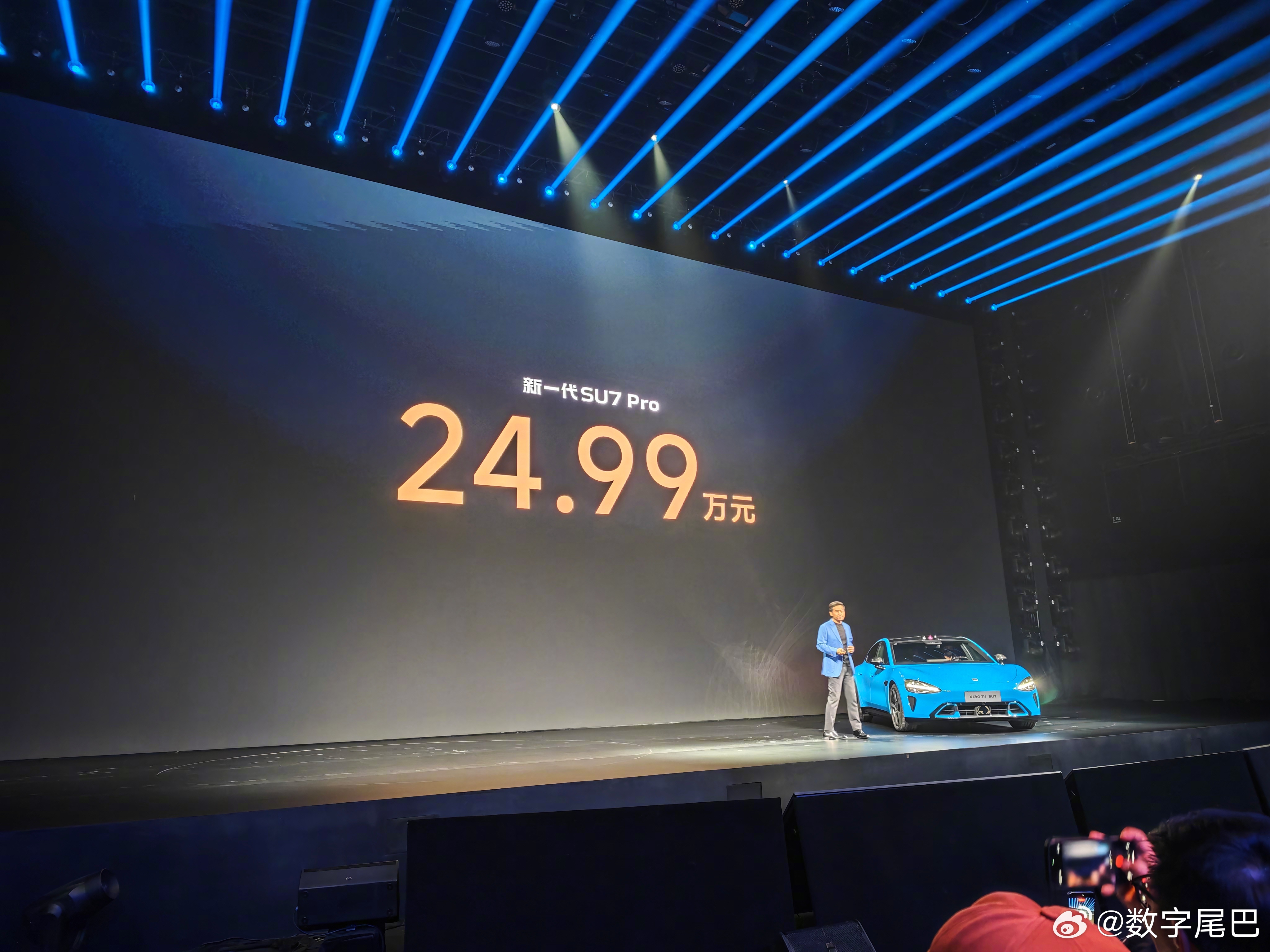 新SU7 Pro 24.99万元，多了23度电，多了双腔空簧，902km 
