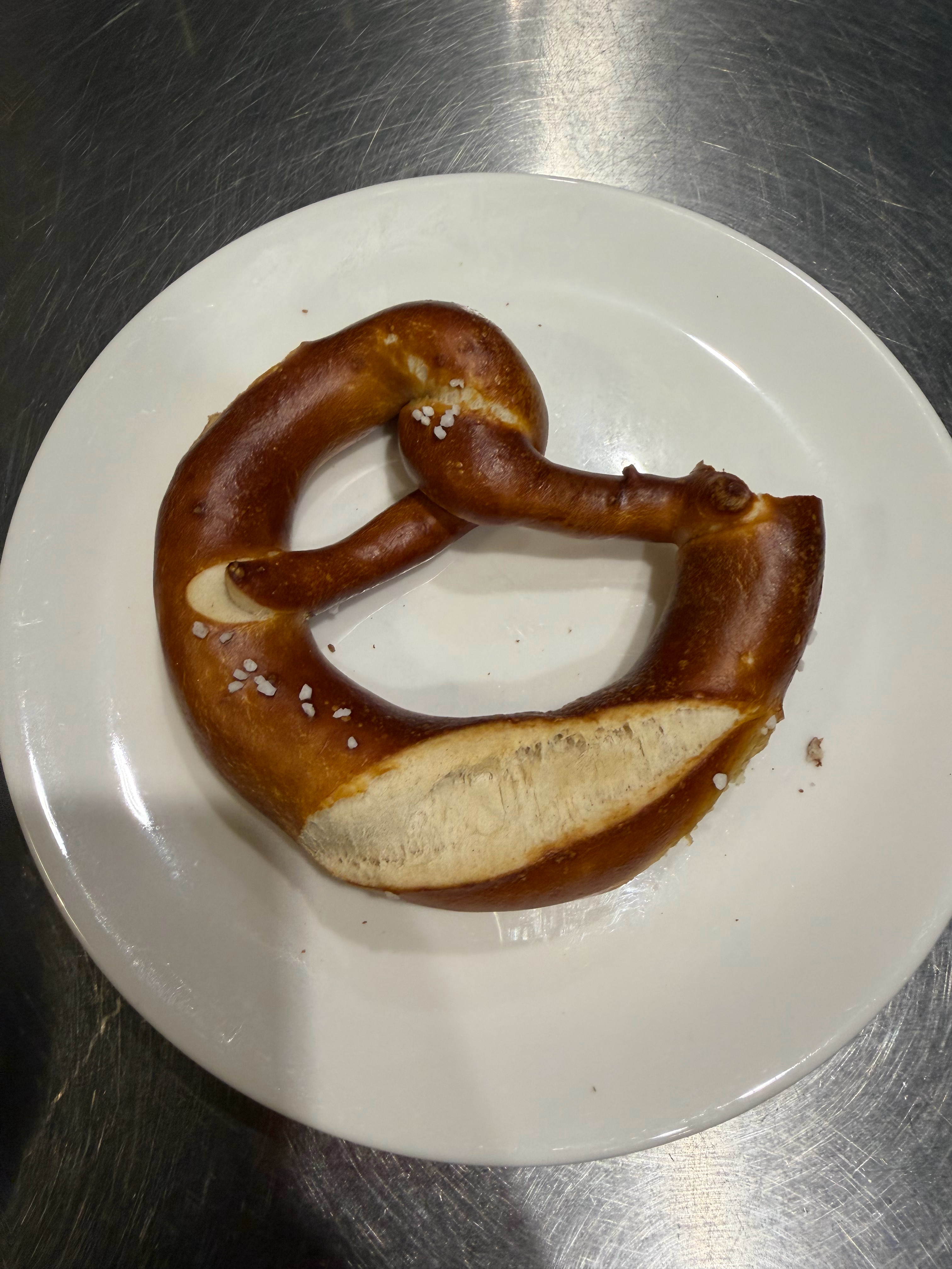 落地法兰克福现在是早上7:30，一会儿接着飞汉诺威这几天估计最好吃的就是面包了，