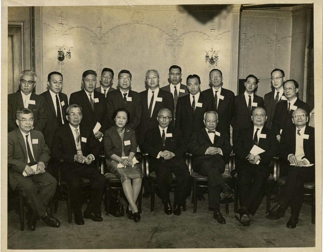 没想到这张1963年美东院士座谈会的合影，随便揪一个人出来，都是能改写现代科学史