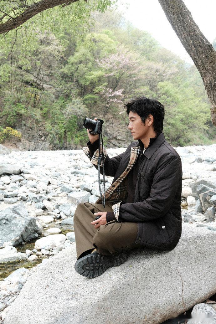 陈坤和无穷小亮的日常 秦岭之旅收获满满！一路踏遍山野各处，欣赏奇山秀水，聆听自然