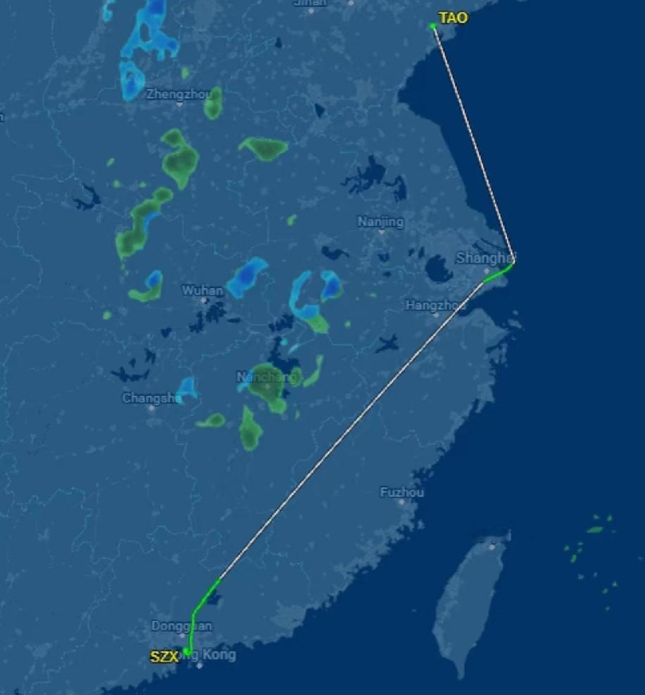 深圳飞青岛，为啥非要往上海拐个弯从海上飞啊？真的越看航线越疑惑，明明直线飞距离更