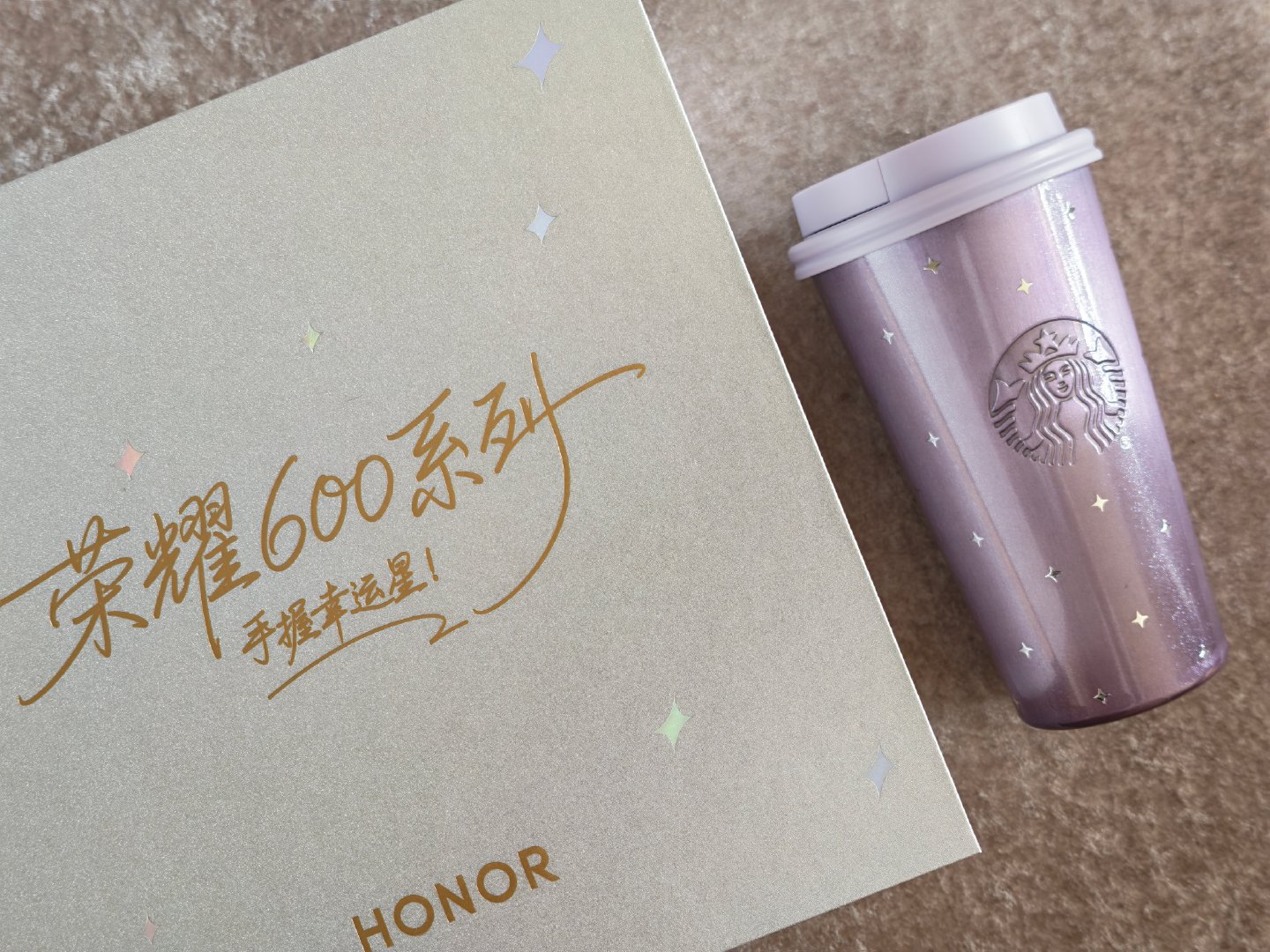 刚收到荣耀600系列的发布会邀请函，这次的“摘星之旅”主题真的很有仪式感。礼盒里