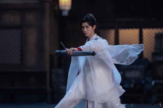 别人抠书龚俊抠字《暗河传》苏暮雨从身姿到眼神，连打戏利落度都抠到极致，天选苏暮雨