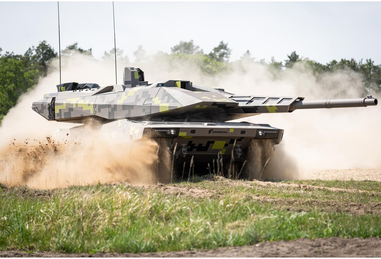 新能源弯道超车：
新能源汽车，弯道超车；
新能源战场机器人，弯道超车；
新能源装