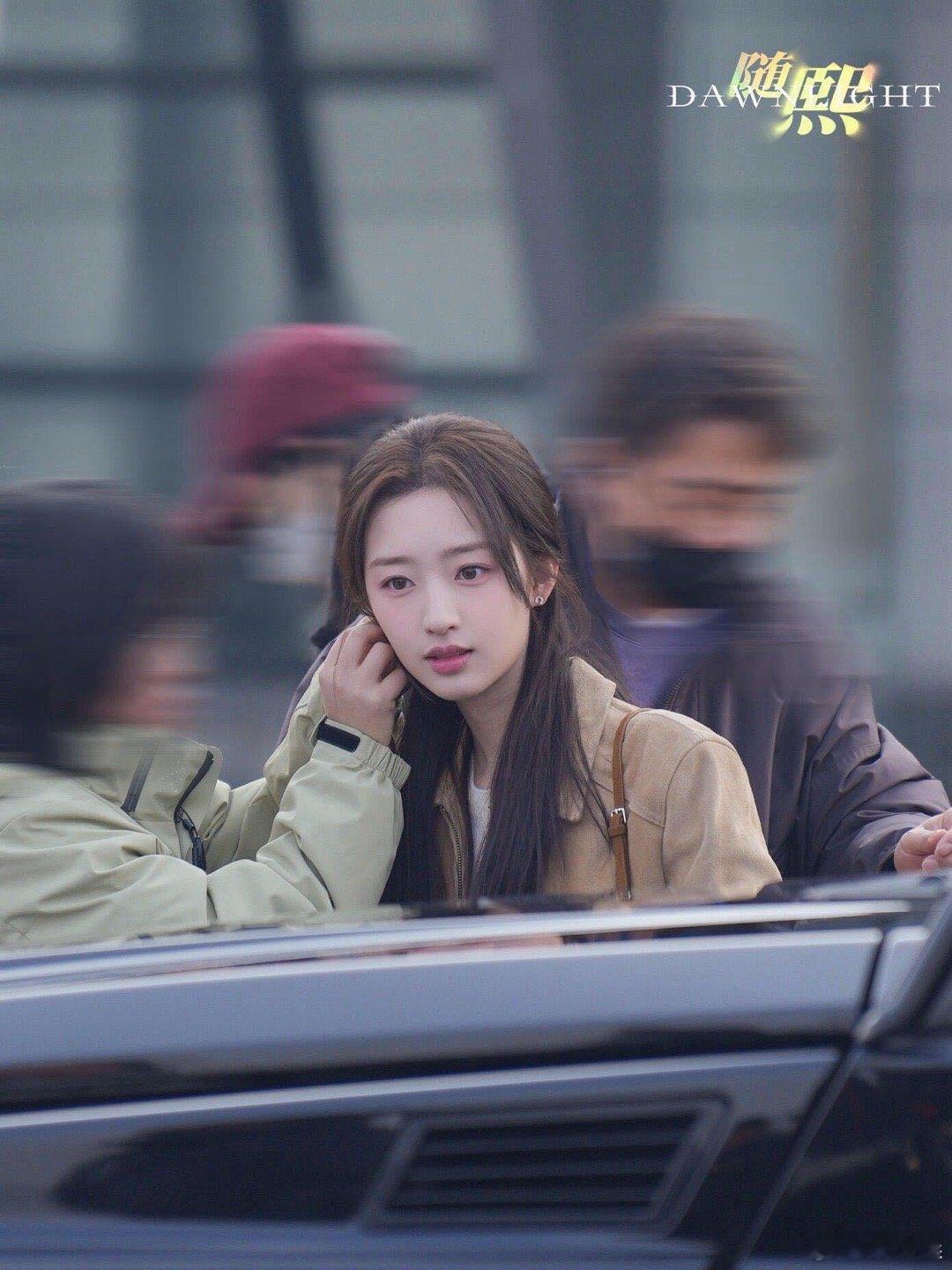 邓恩熙 白开水淡颜 邓恩熙的白开水淡颜真的很耐看，五官不张扬却越看越舒服，干净又