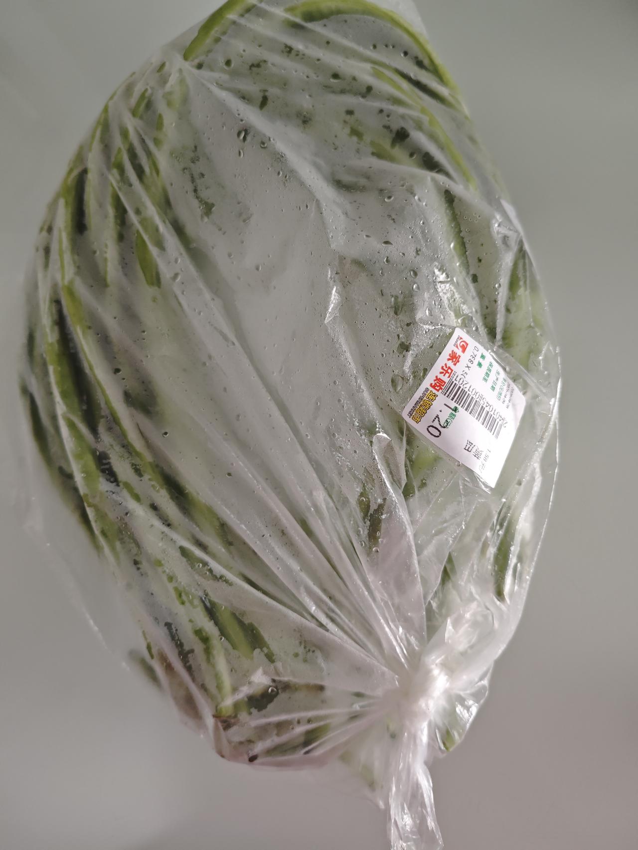 今日开销记账今日早市特价，买了豆角，蒜头，小南瓜，豆腐，皮蛋，洋葱等，才花了20