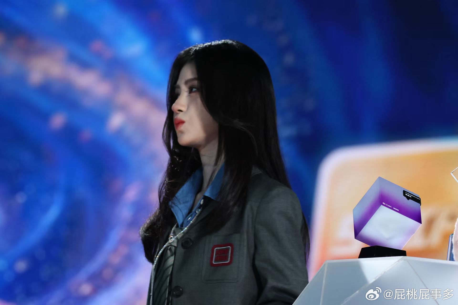 真神来临超级巅峰之夜红毯QQ音乐超级巅峰之夜鞠婧祎