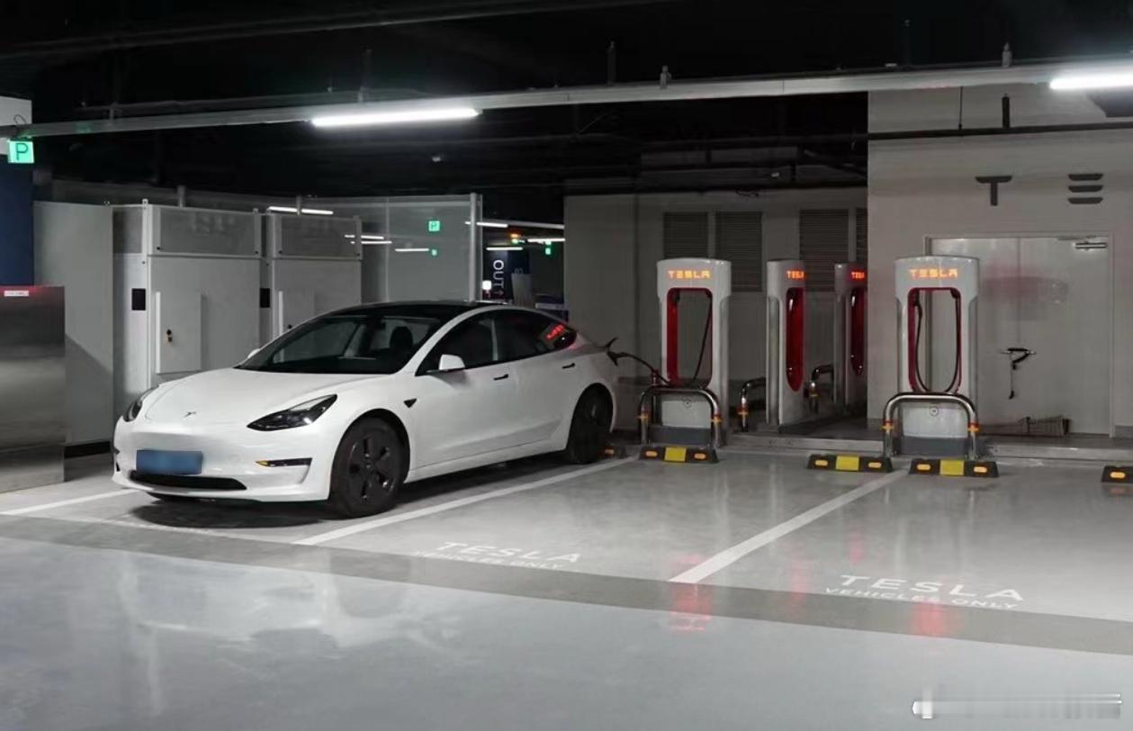 小区物业禁新能源车入地库2025年数据显示，新能源车自燃率仅为燃油车1/8，安全