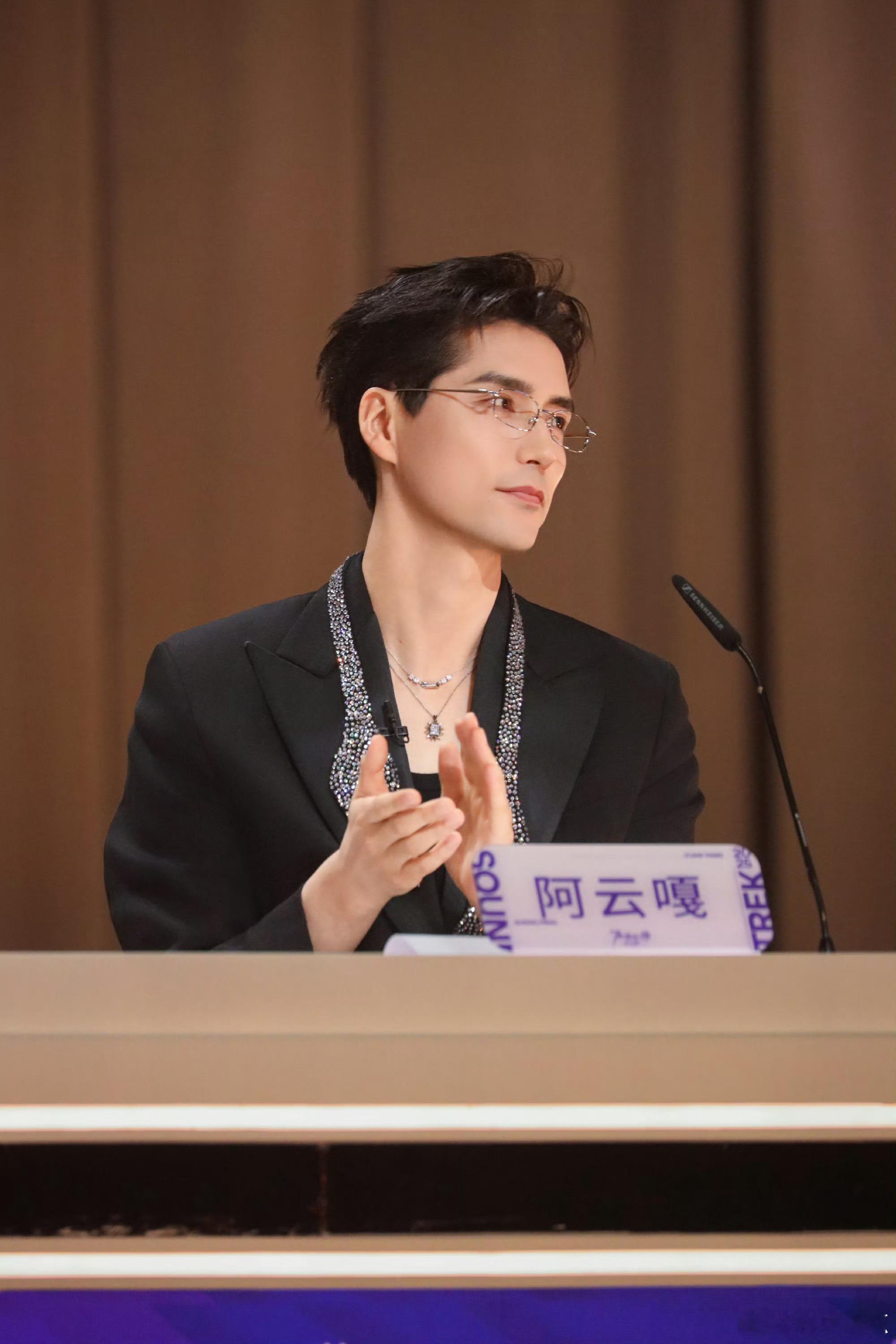 我的评分： 主理人阿云嘎的严格，是给苗梦初最好的“舞台礼物”，亮相即巅峰，未来更