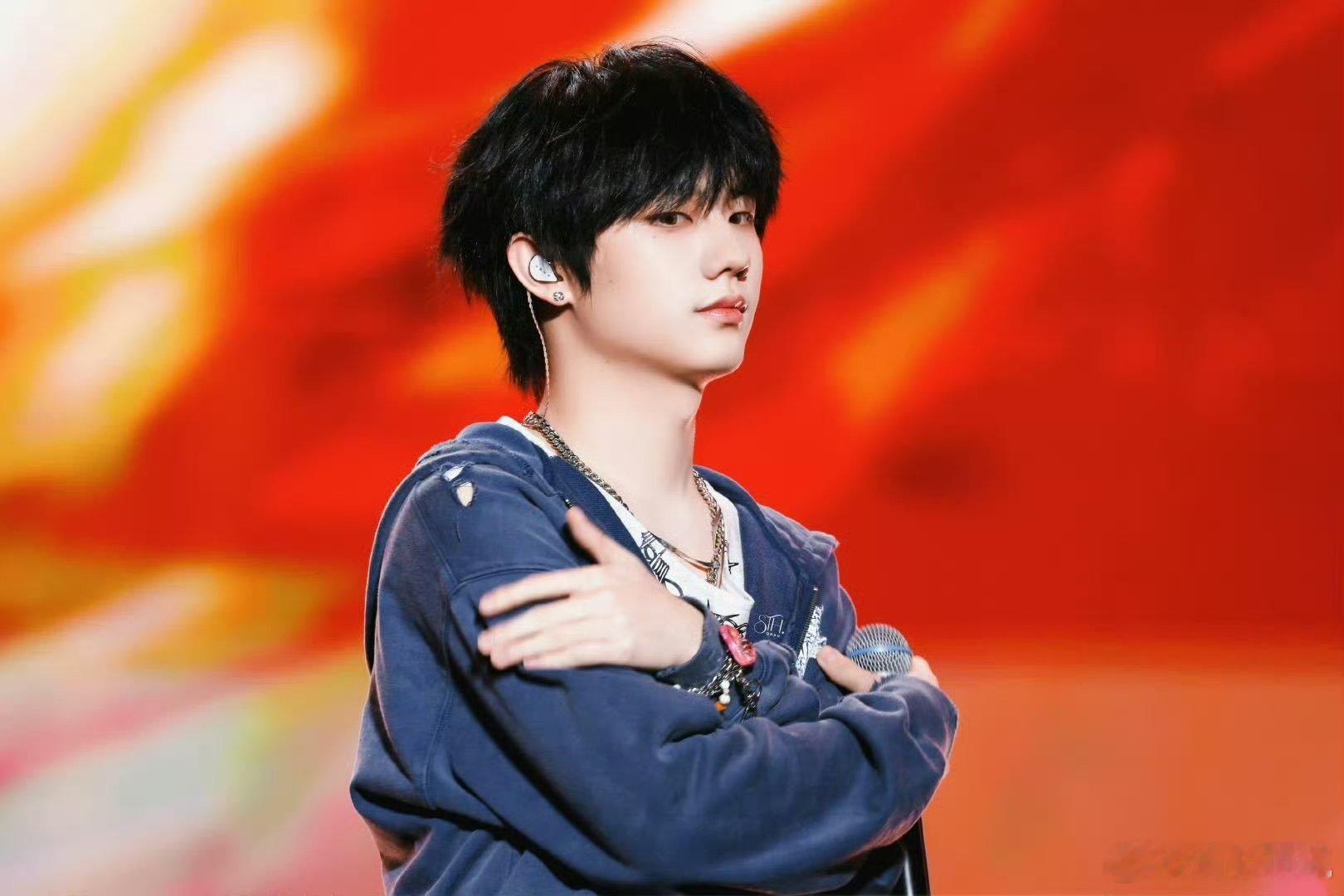 张子墨[超话]张子墨唱了不完美小孩 救命！张子墨居然在专场收尾唱《不完美小孩》！