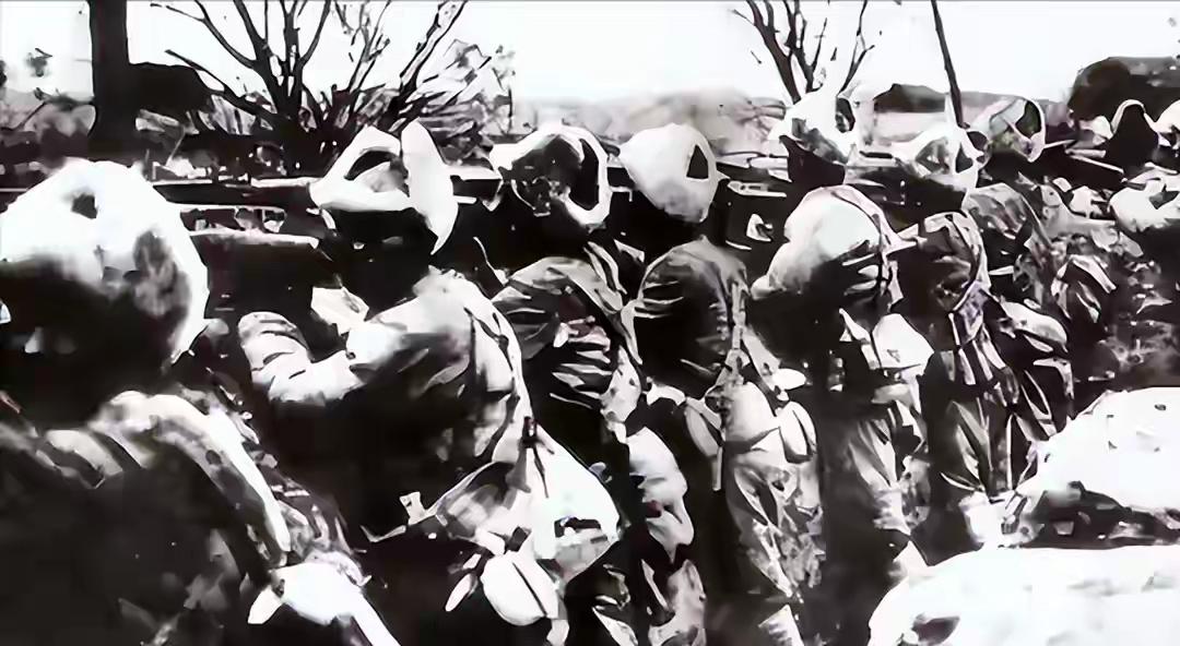 1937年，抗联战士黄有被日军抓捕，就在日军要枪决他时，他突然主动缴枪：“放过我