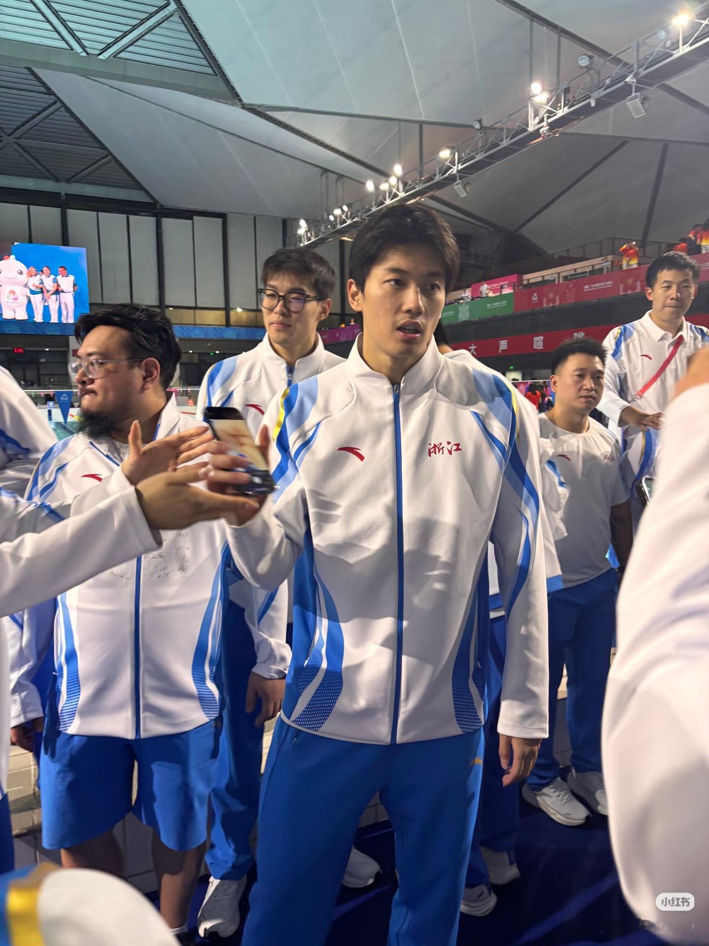 『8445』20251117 全运会后台掉落进行一个手机传递📱cr🍠HH 