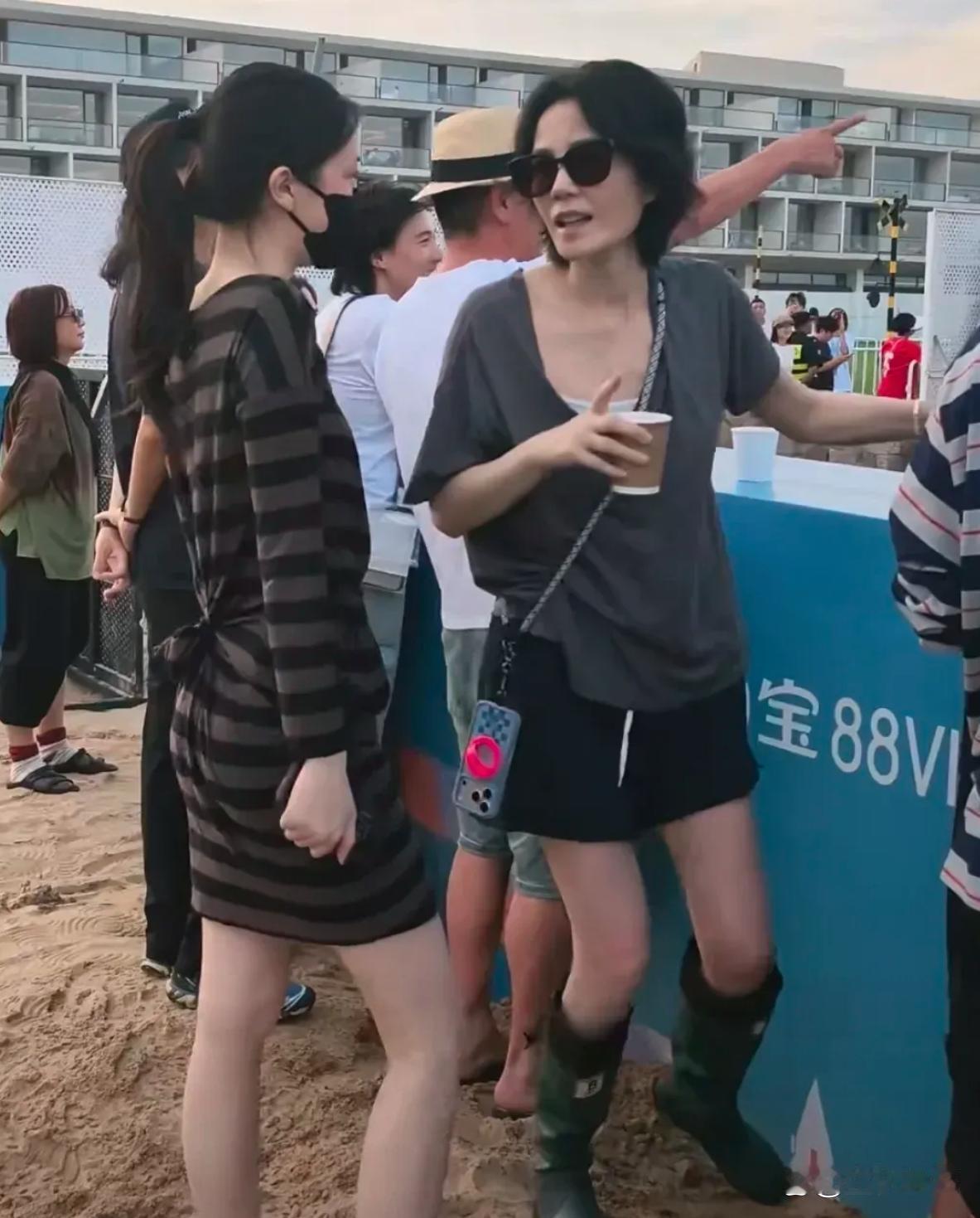 哇塞！李嫣这身材比例，简直就是高度复刻王菲啊，堪比超模身材！ ​​​