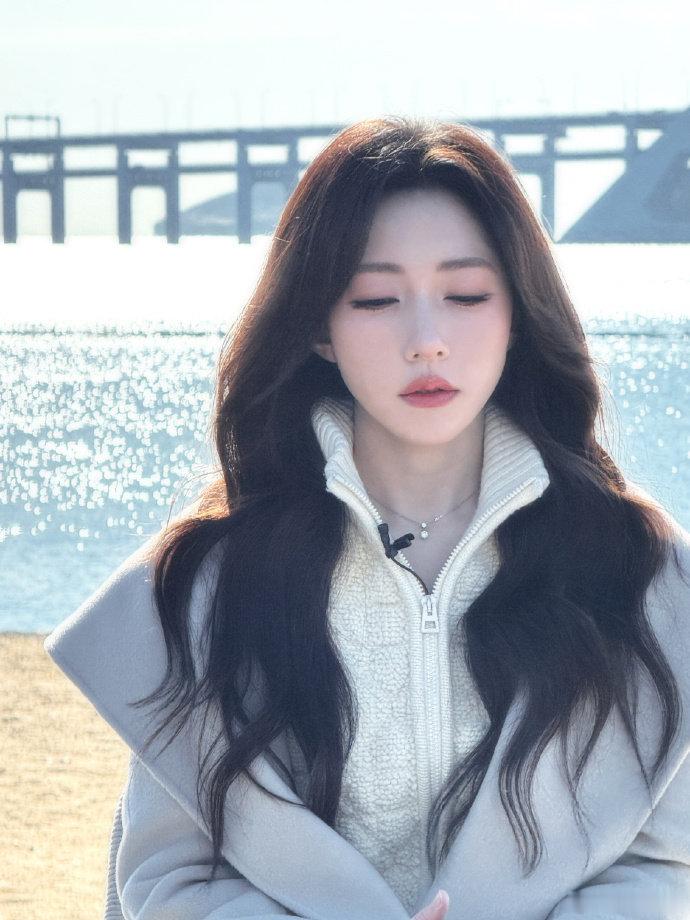 在声鸣远扬看到小林志玲了 声鸣远扬 黑卷发甜妹张璐涵=小林志玲本人！开口唱歌清澈