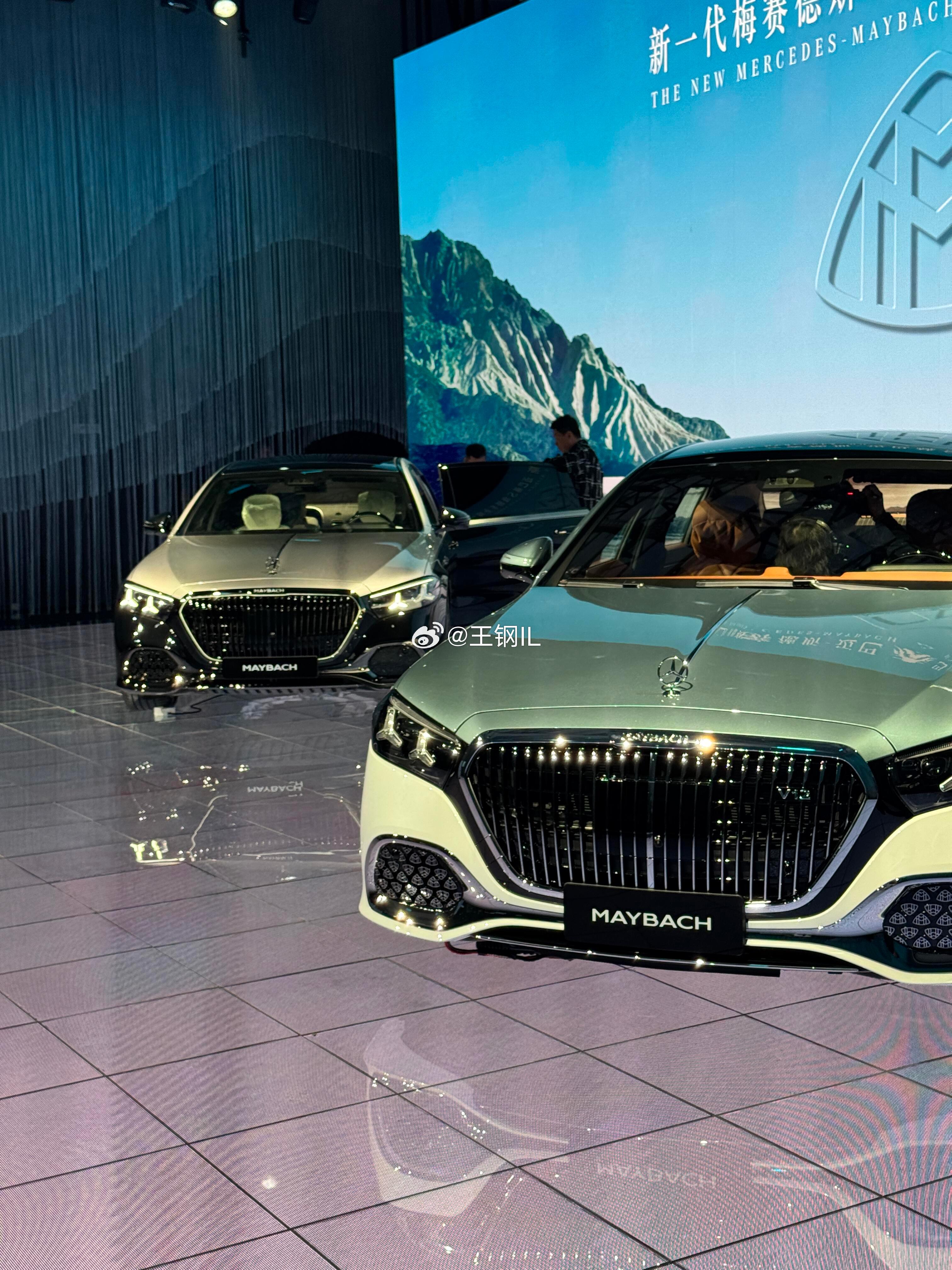 被梅赛德斯迈巴赫的的展台硬控了！梅赛德斯奔驰