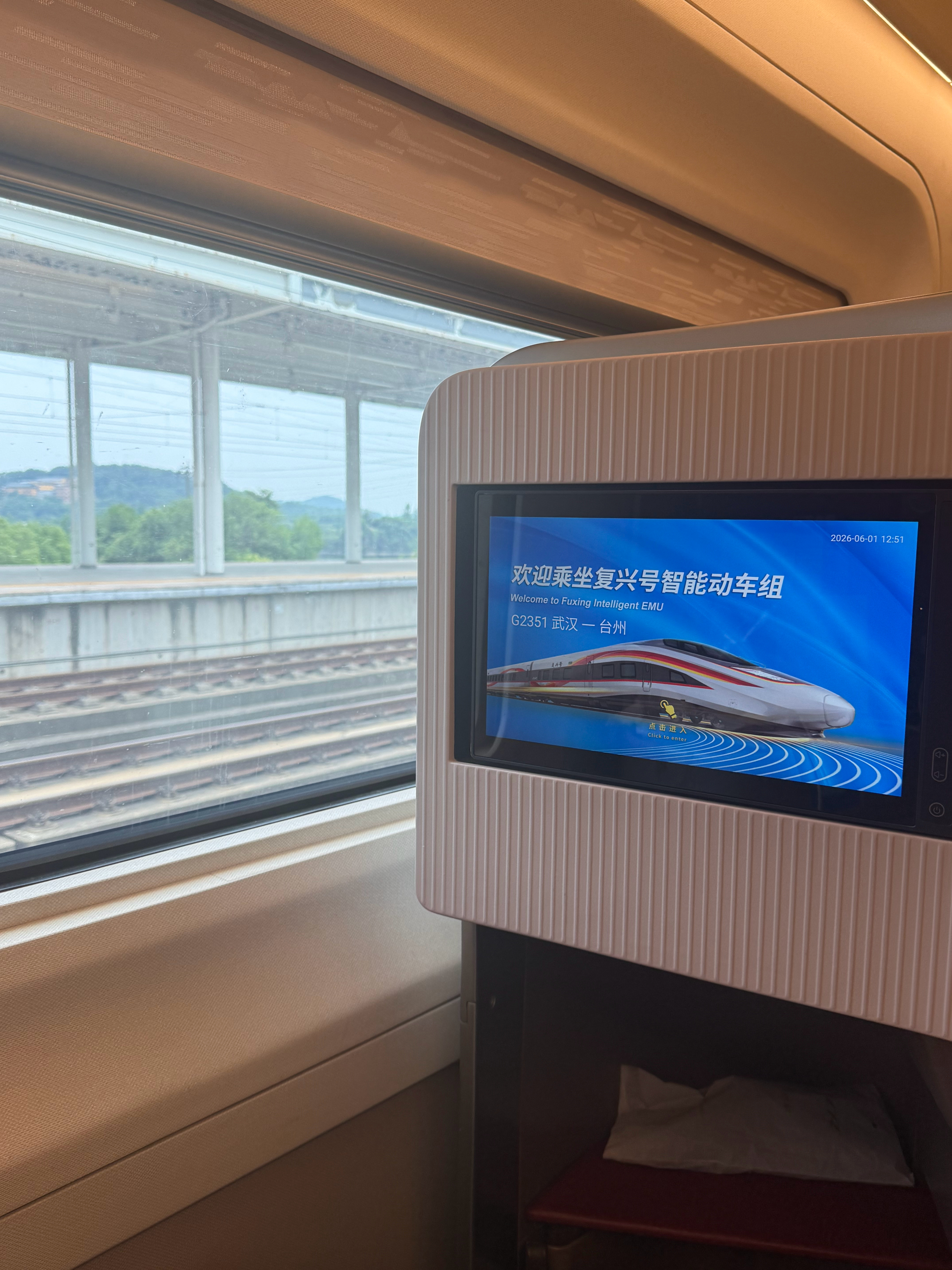 睡一半被叫起来转座椅方向也是第一次遇上原来还有这种车要换个方向开的