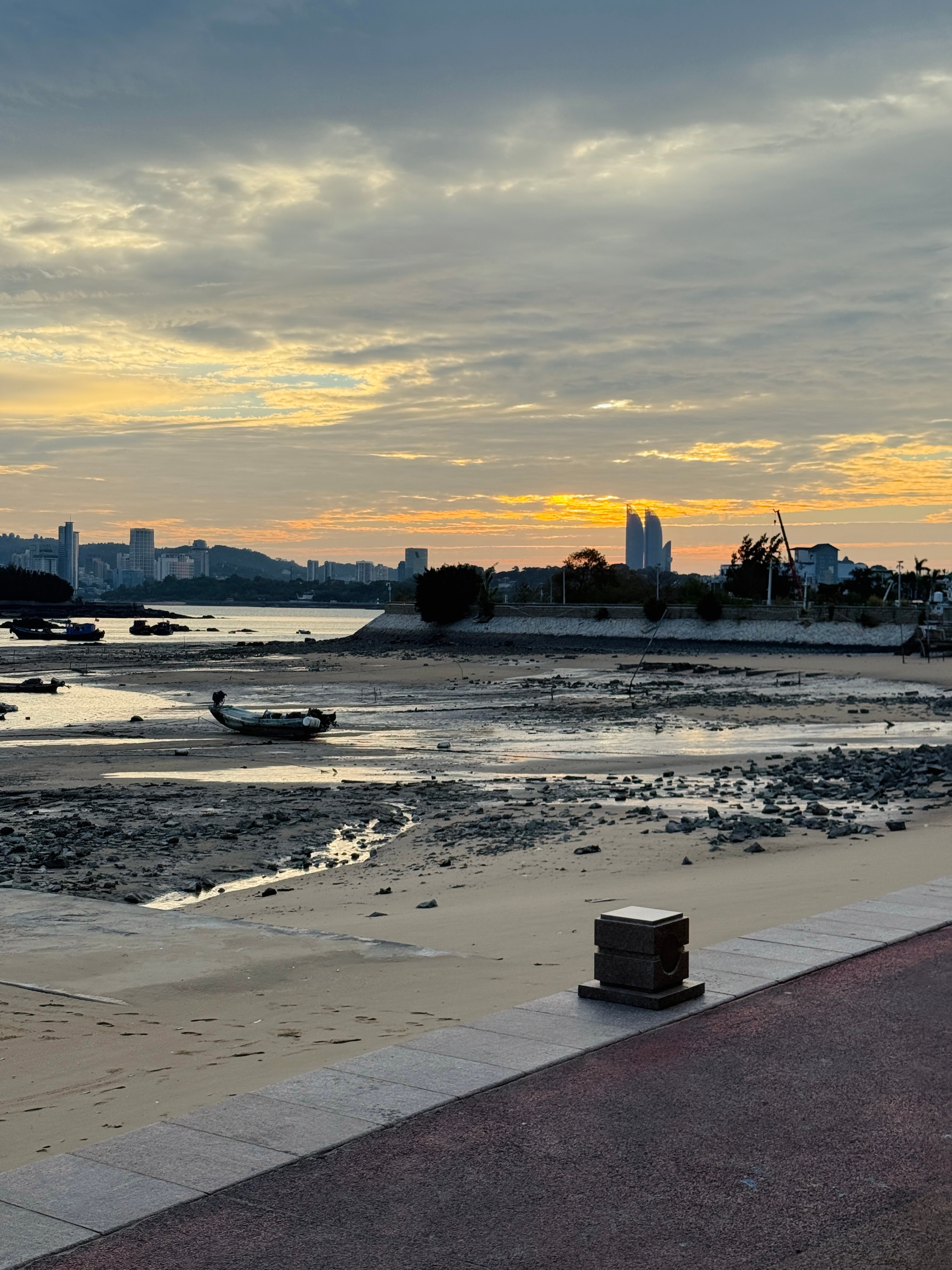 625降温了降温了，看着他们要去游泳实在佩服，就像别人也理解不了我那么早起去跑步