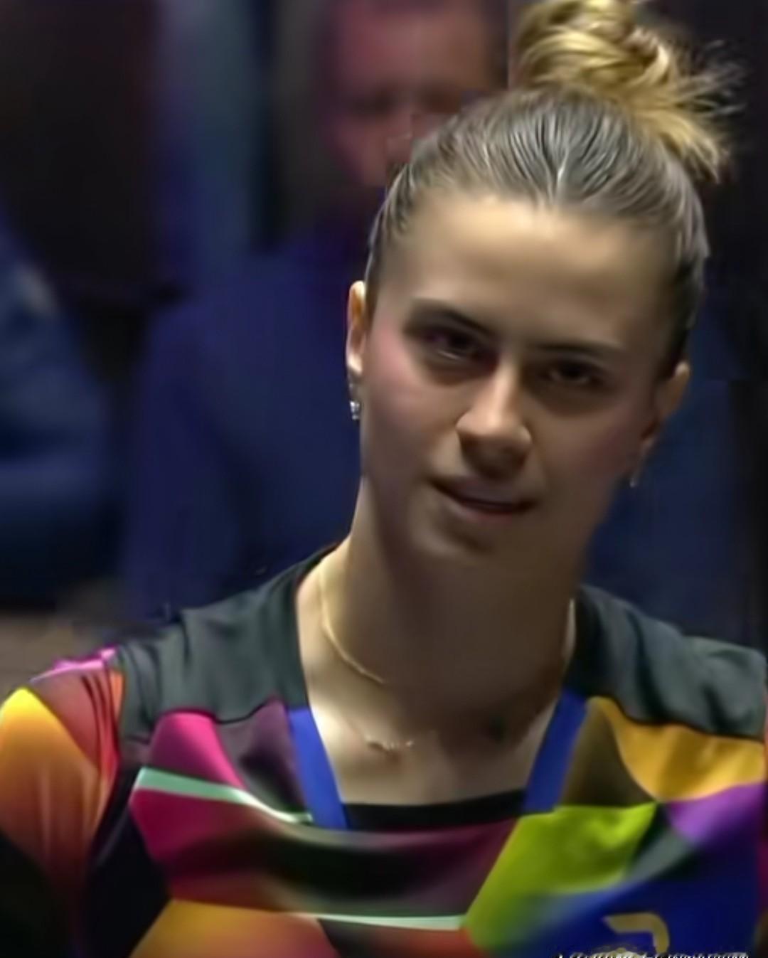 王艺迪3比2硬啃下高桥，决胜局7平连拿4分，像极了老司机雨天漂移——稳得一批。