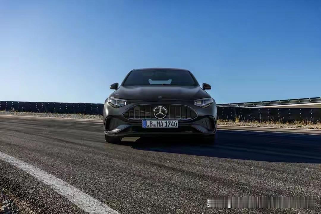 谁能拒绝一台颜值拉满的纯电AMG CLA45！新车外观细节氛围感直接拉满，凹陷直